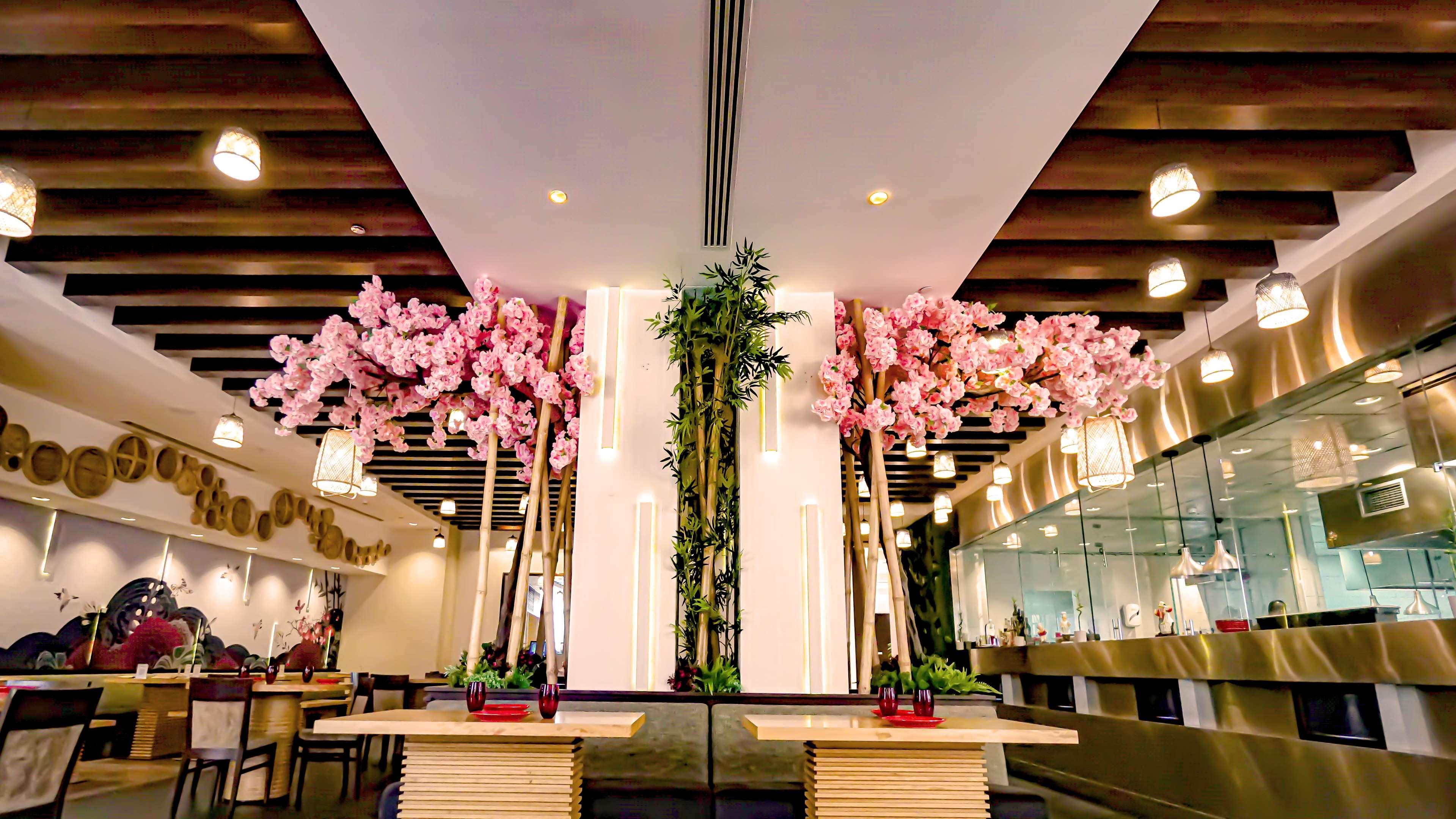 Doubletree By Hilton Doha - Al Sadd Hotel Eksteriør billede Interior of a restaurant in the United Arab Emirates